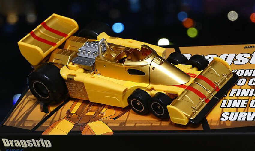 Transformable DX9 D17 Giuliano Drag Strip Robot Action